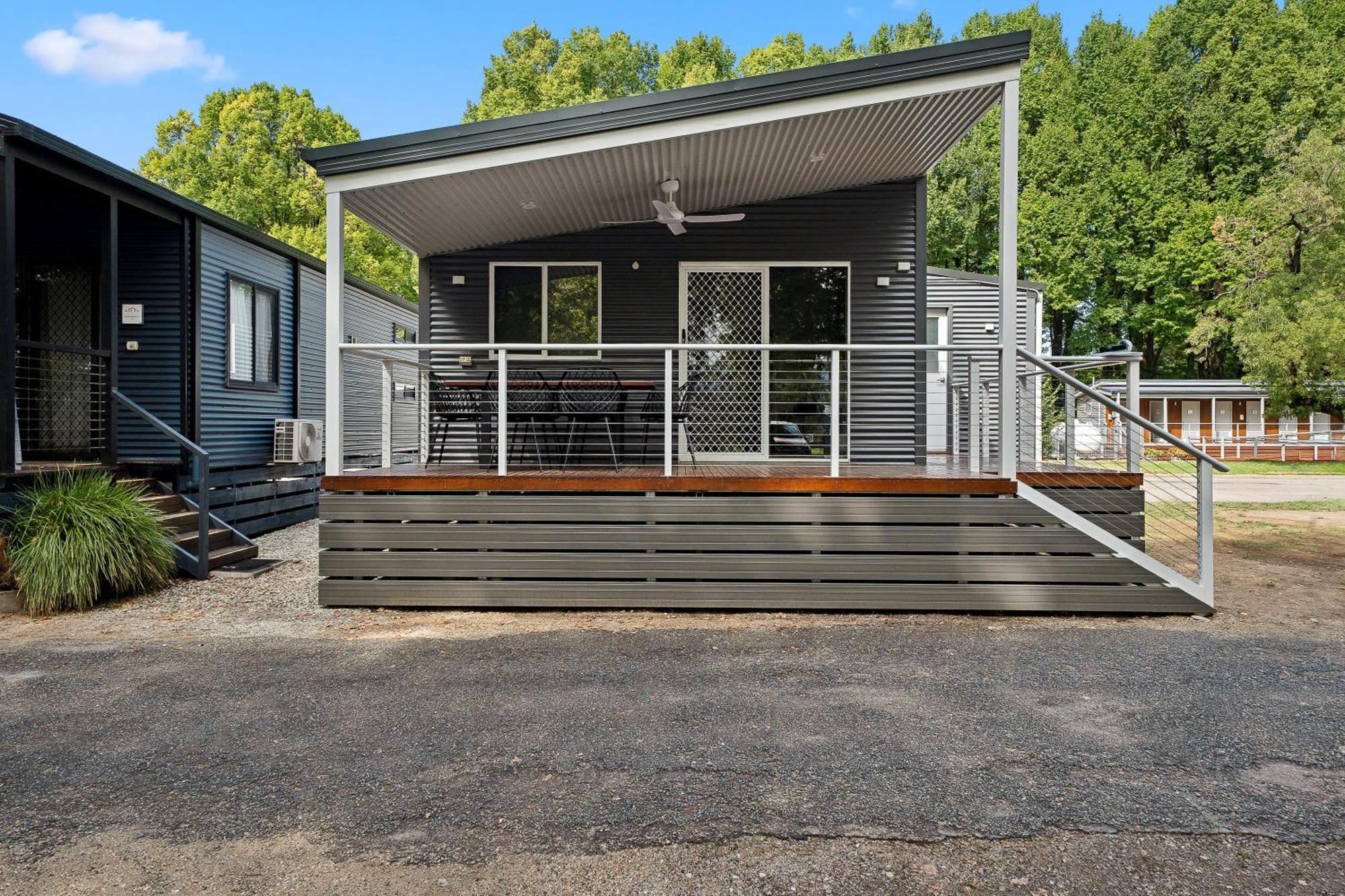 Myrtleford Holiday Park Экстерьер фото
