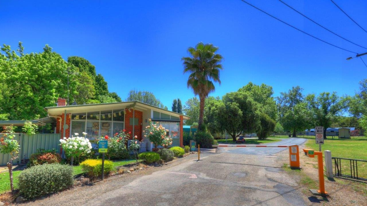 Myrtleford Holiday Park Экстерьер фото