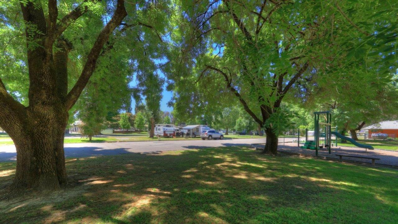 Myrtleford Holiday Park Экстерьер фото