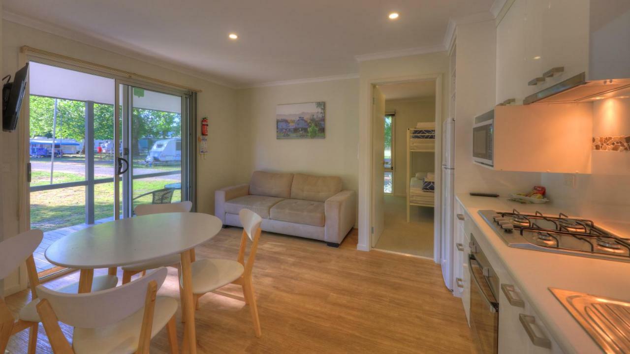 Myrtleford Holiday Park Экстерьер фото